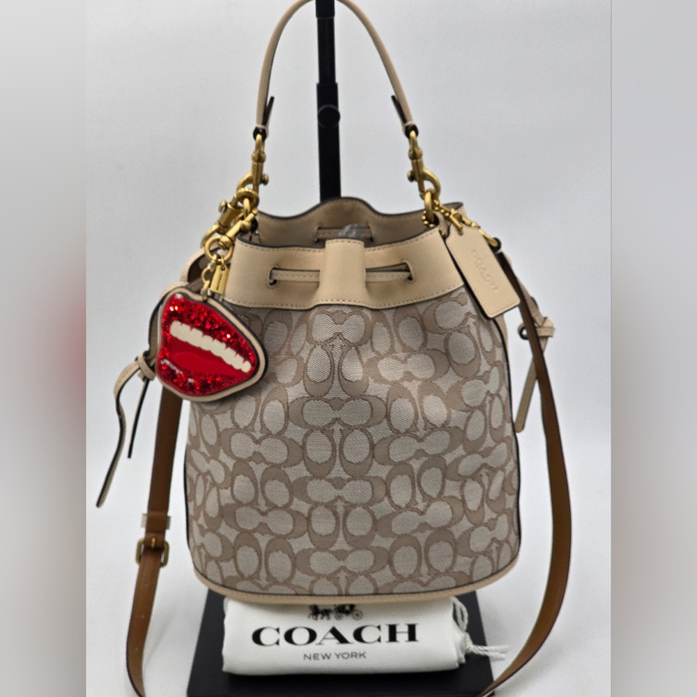 💥NWOT💥Coach Field Bucket Bag in Signature Jaquard, Stone/ Ivory